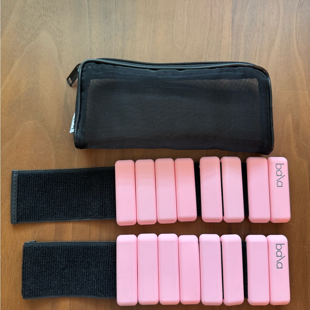 Bala Bangles in pink with mesh storage bag